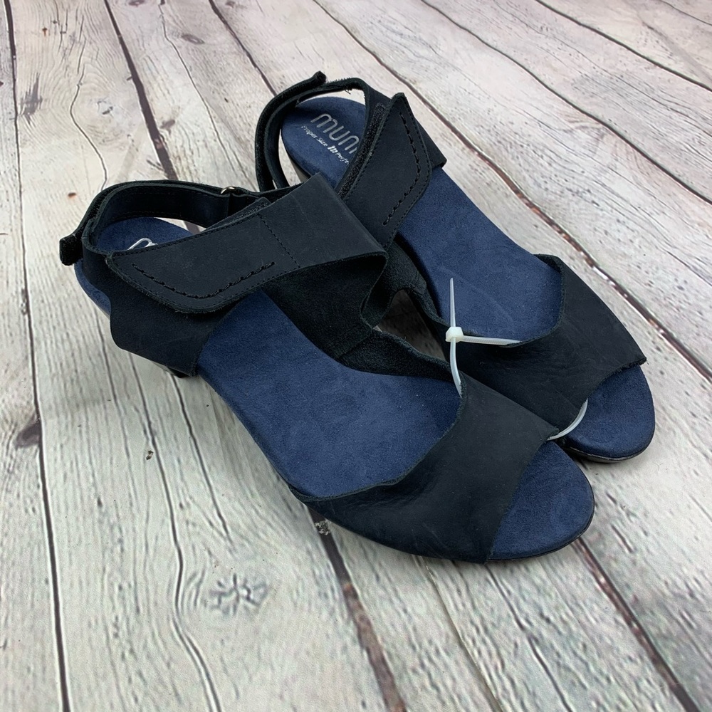 Munro American Navy Sandals - Picture 2 of 6